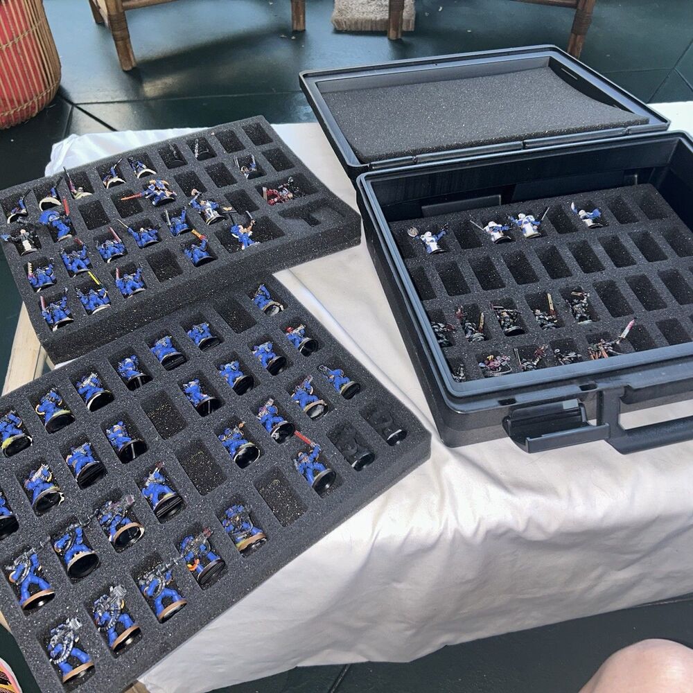 Warhammer 40k space marine lot in Games Workshop Hard Case 69 Vintage figures